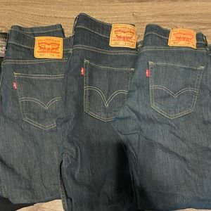 Lot of 5 Levi jeans. 511 and 517 size range from 31x30, 33x32, 33x30, 32x32